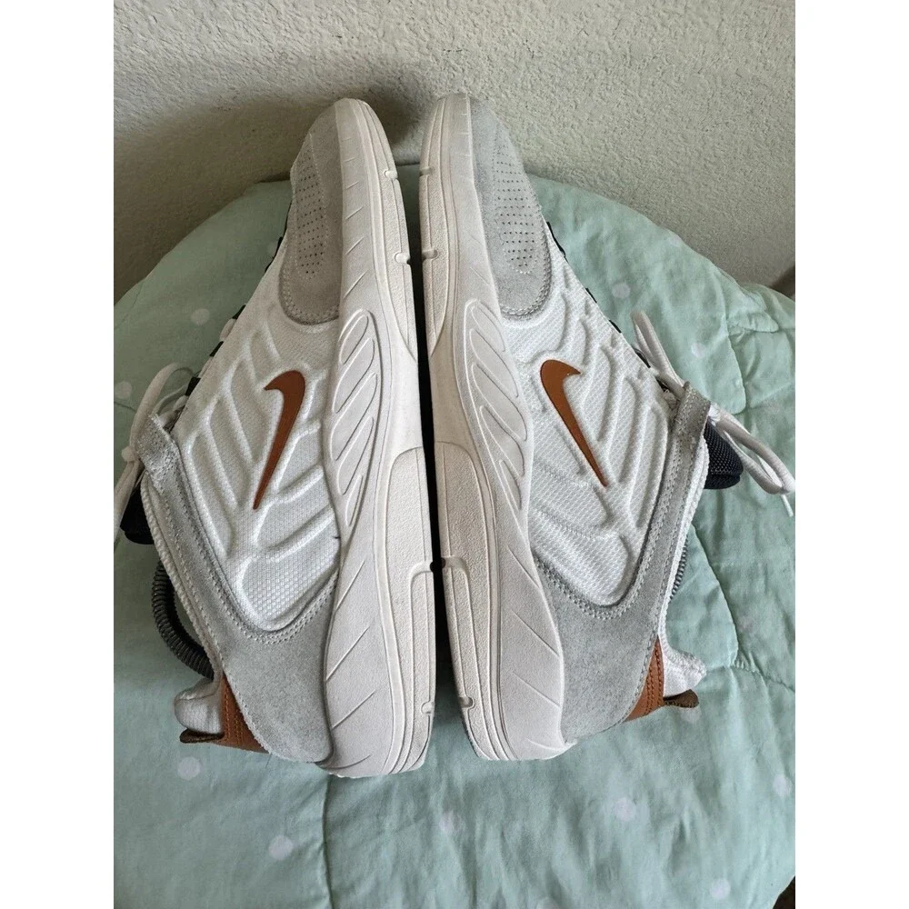 Nike SB Vertebrae sneakers in the Summit White and Monarch Mens Size 11